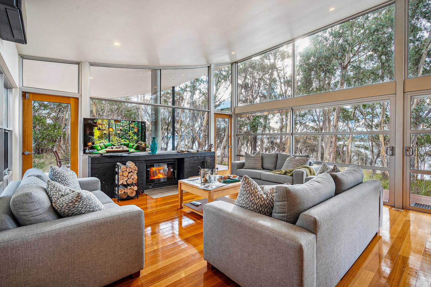 Bruny Bay House - Luxurious Escape's featured image