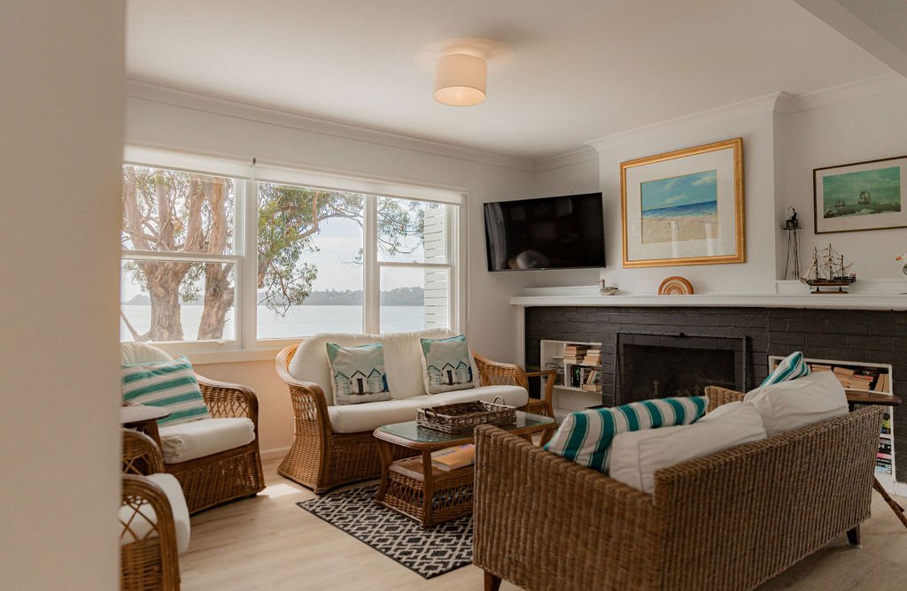 The Little Pearl - Front row at Beauty Bay Featured Image 2
