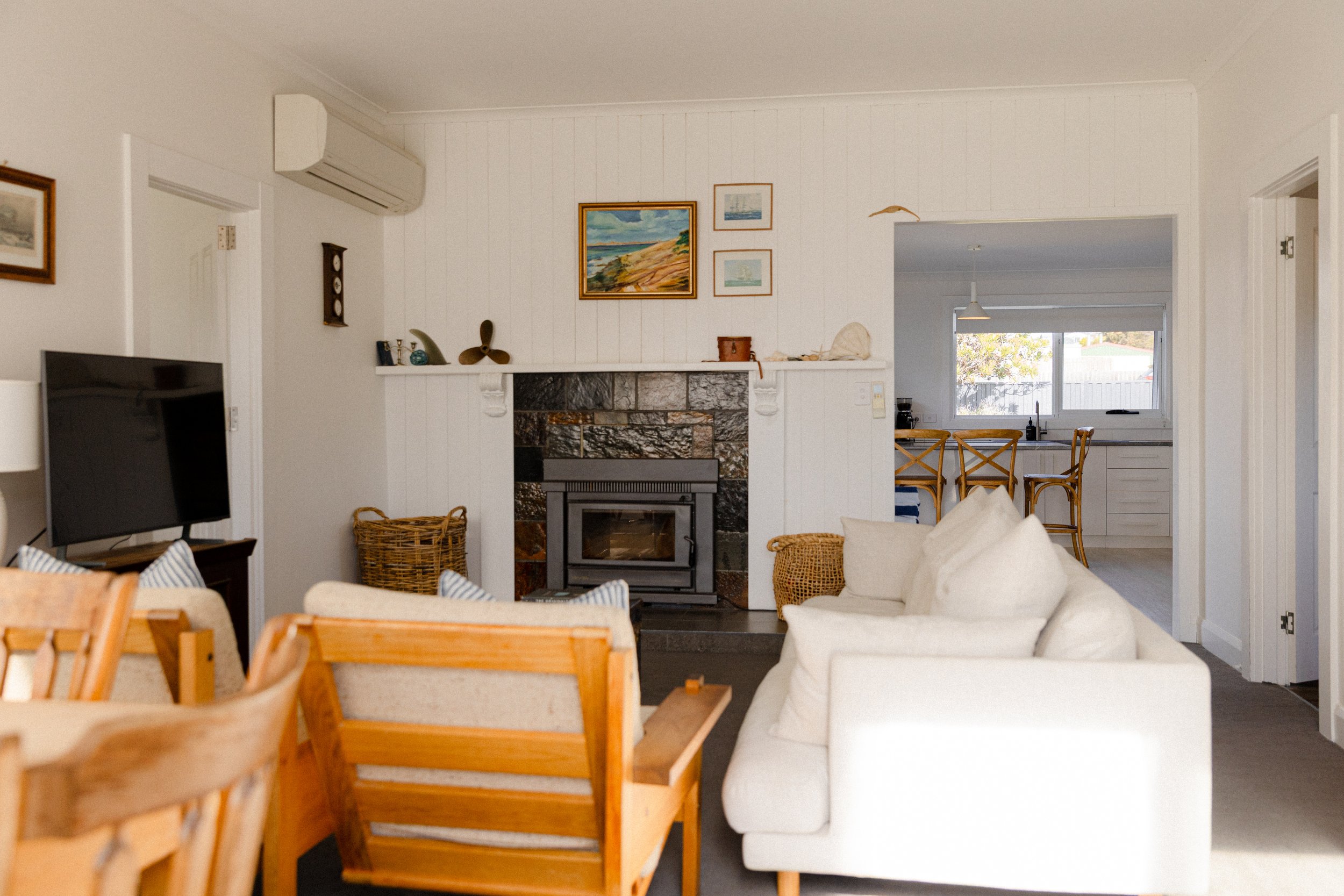The Sea Keeper Bicheno | cosy seaside cottage Featured Image 2