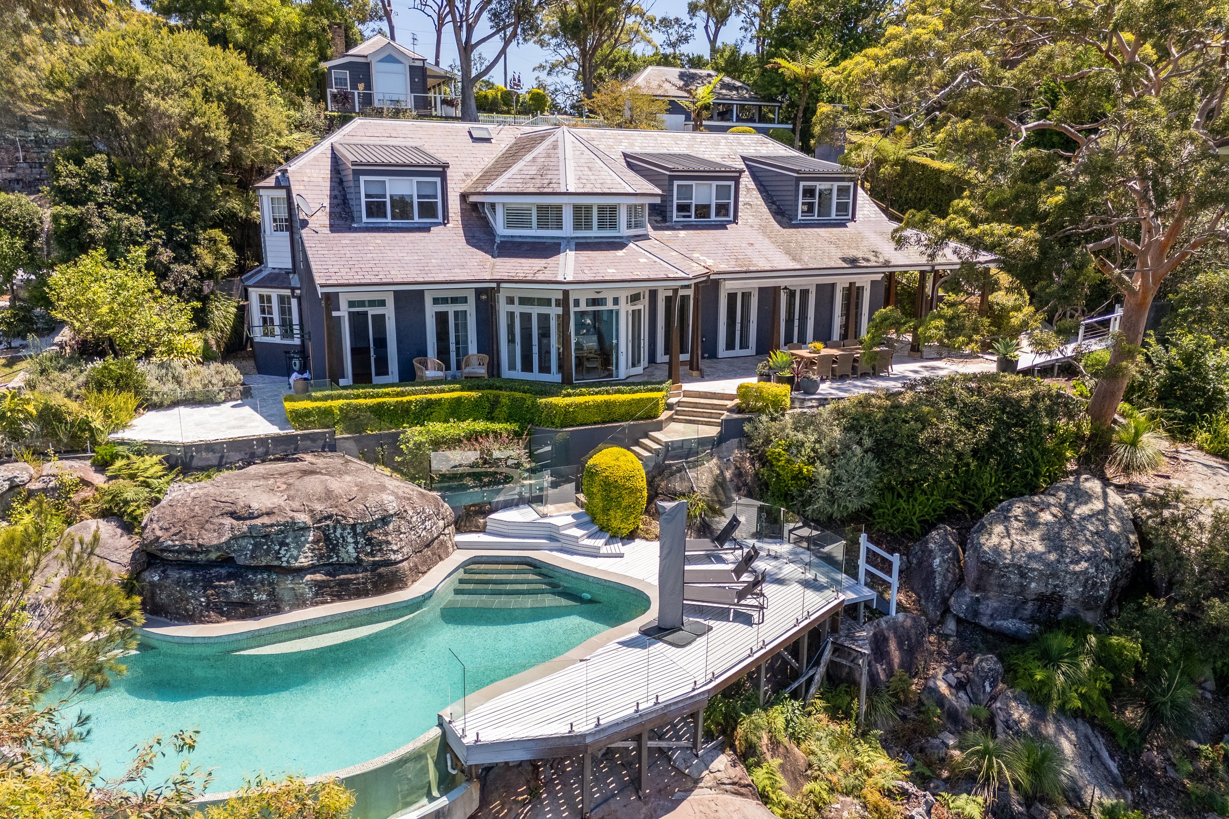 Ridgedale House – Luxurious Seaside Retreat Featured Image 1