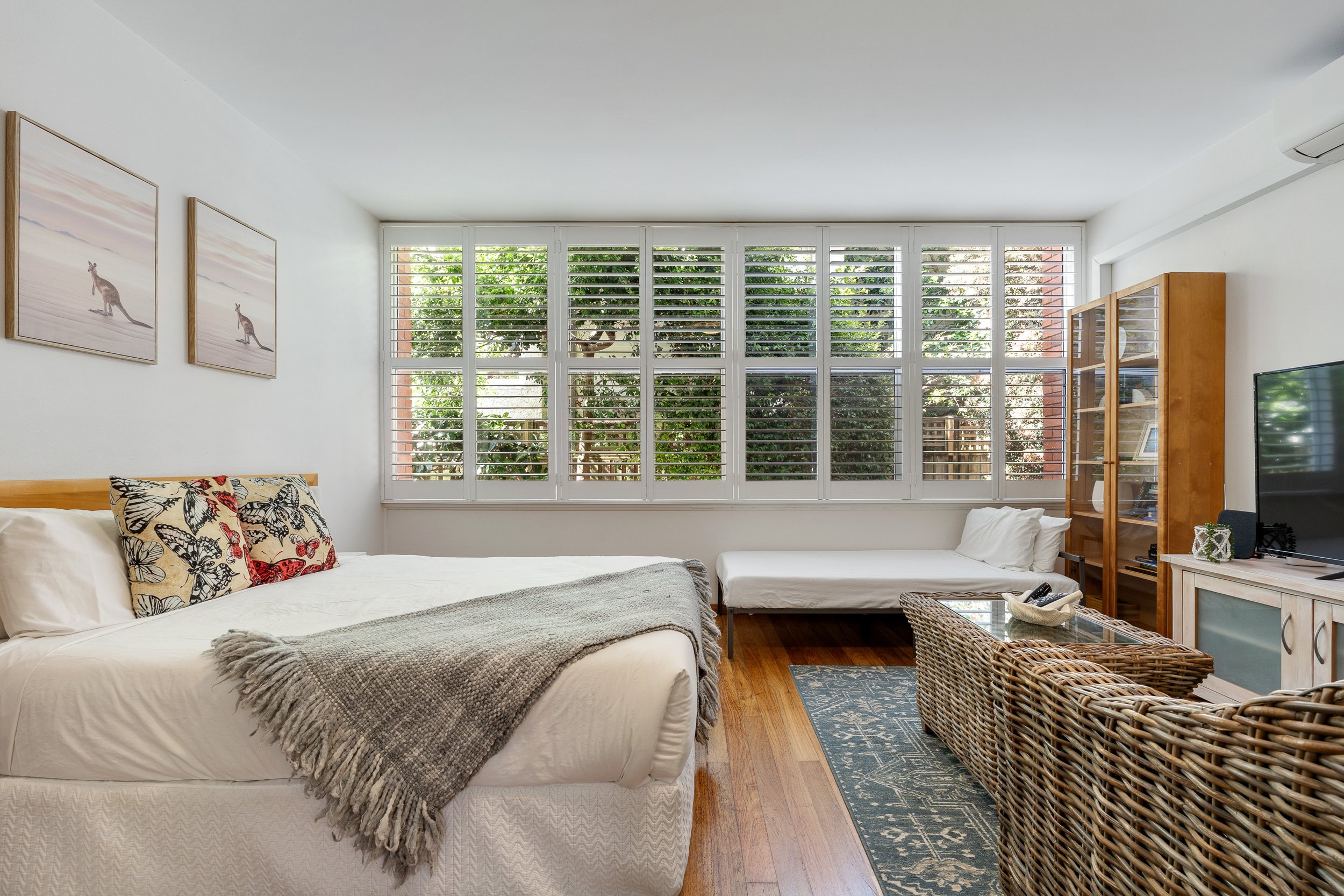 Bay Court I - Spacious Studio next to Hayes Beach's featured image