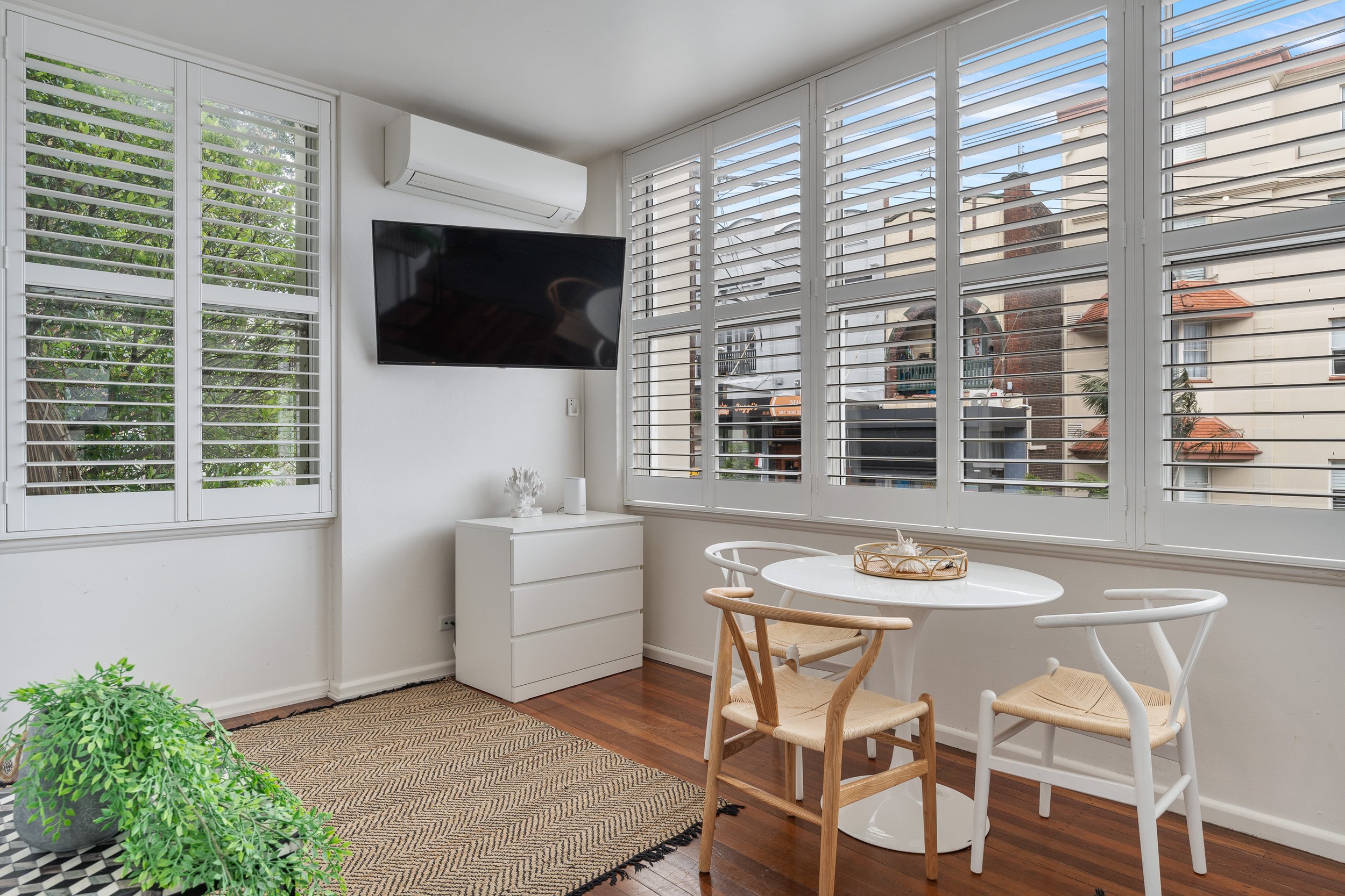 Bay Court III - Spacious Studio near Hayes Beach Featured Image 2