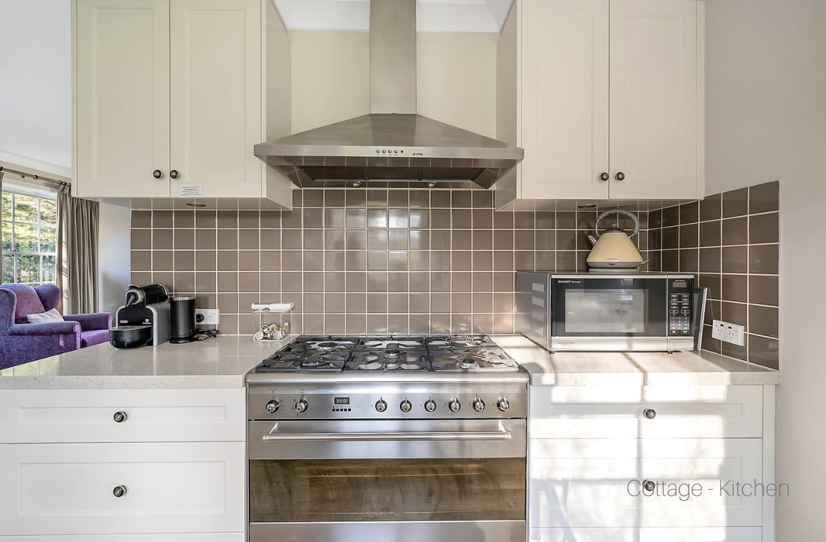 Lauretana House & Cottage - Homestead in Bowral! Featured Image 3