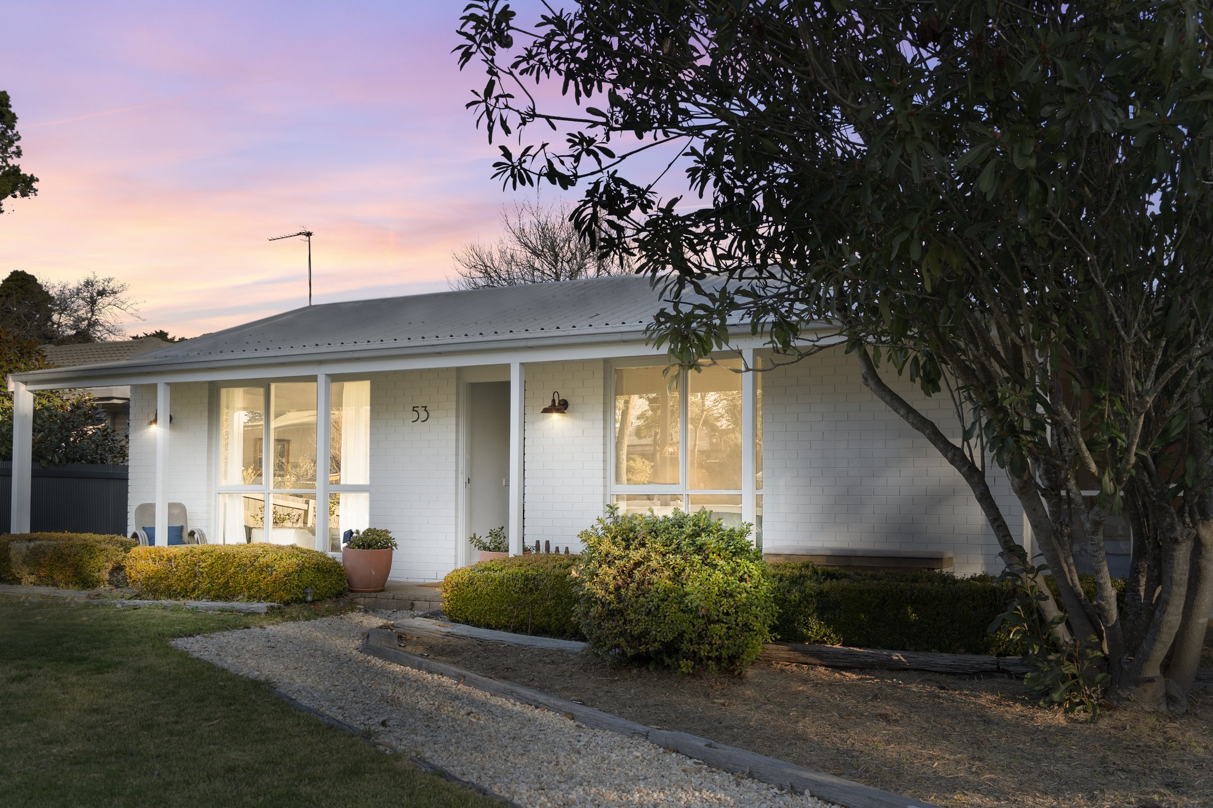 THE WARATAH COTTAGE Featured Image 2