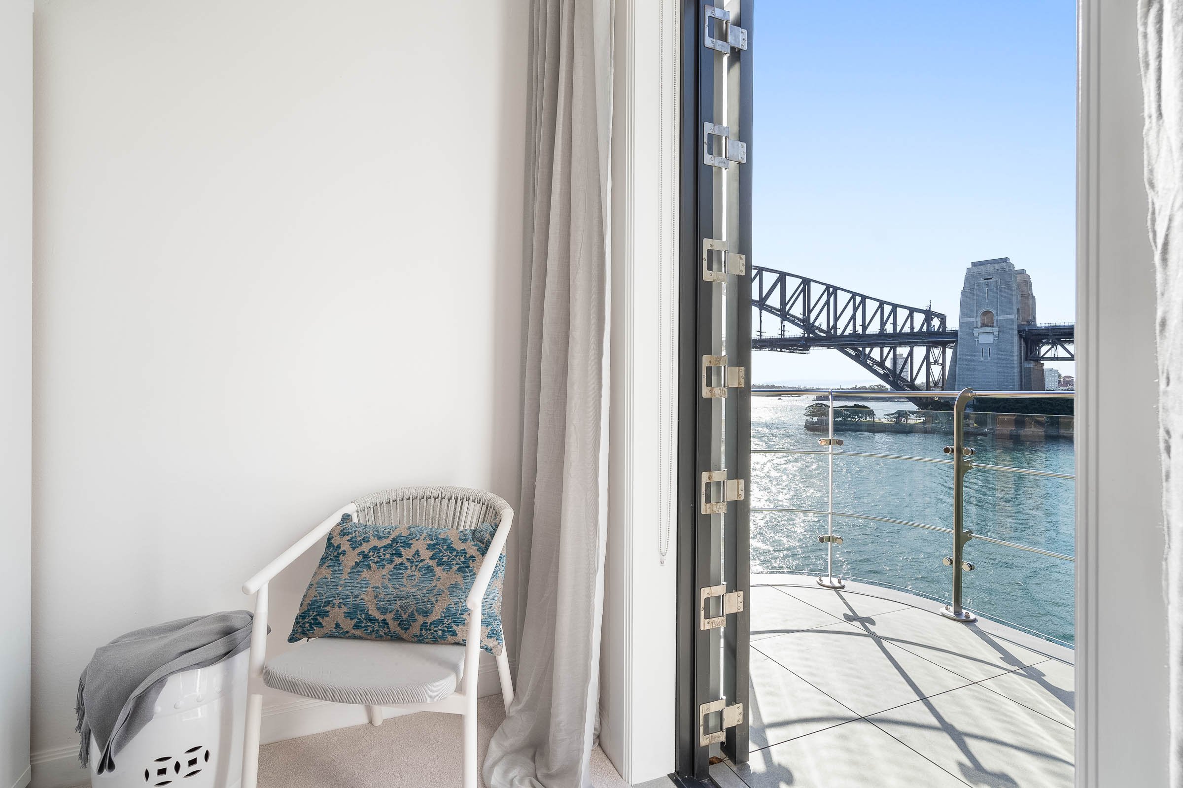 Reflections - World Class 360° Harbour Views! Featured Image 3