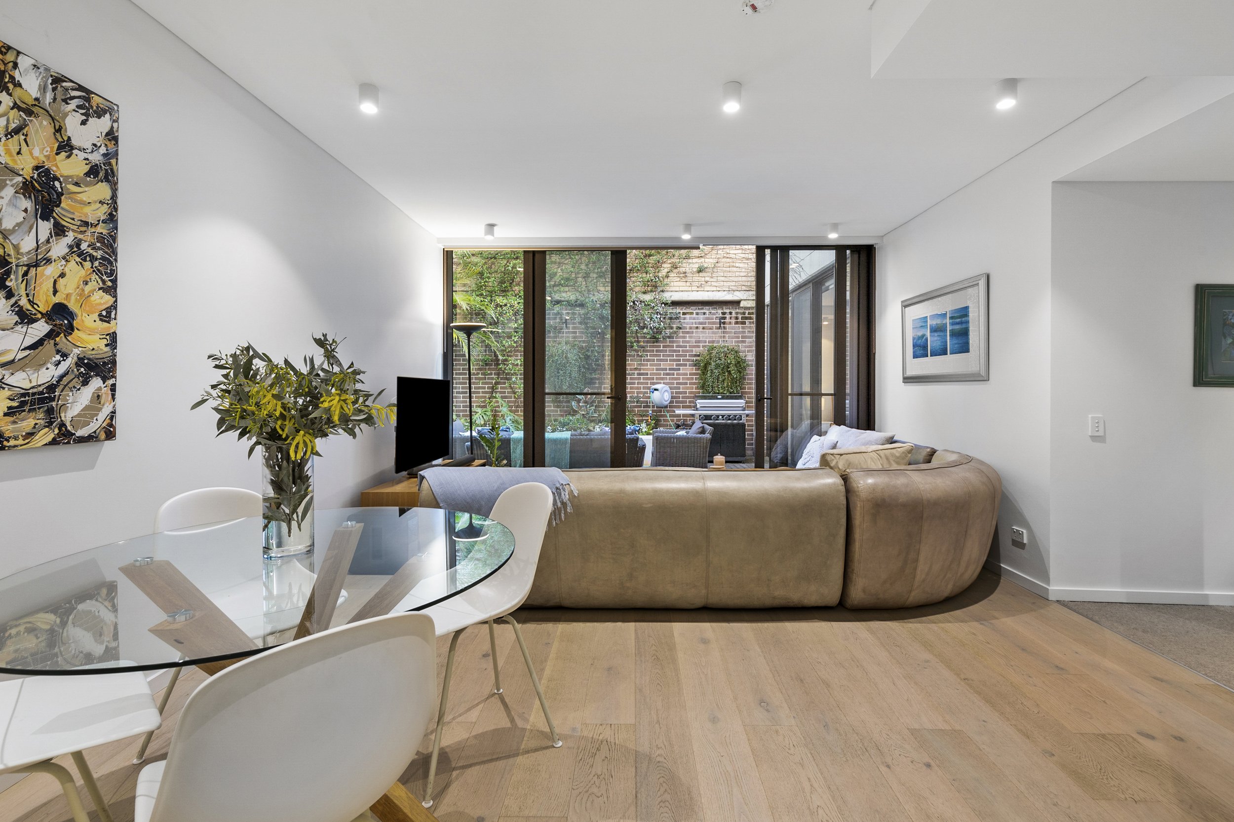 'The Courtyard Retreat' Designer Abode, Mosman Featured Image 2