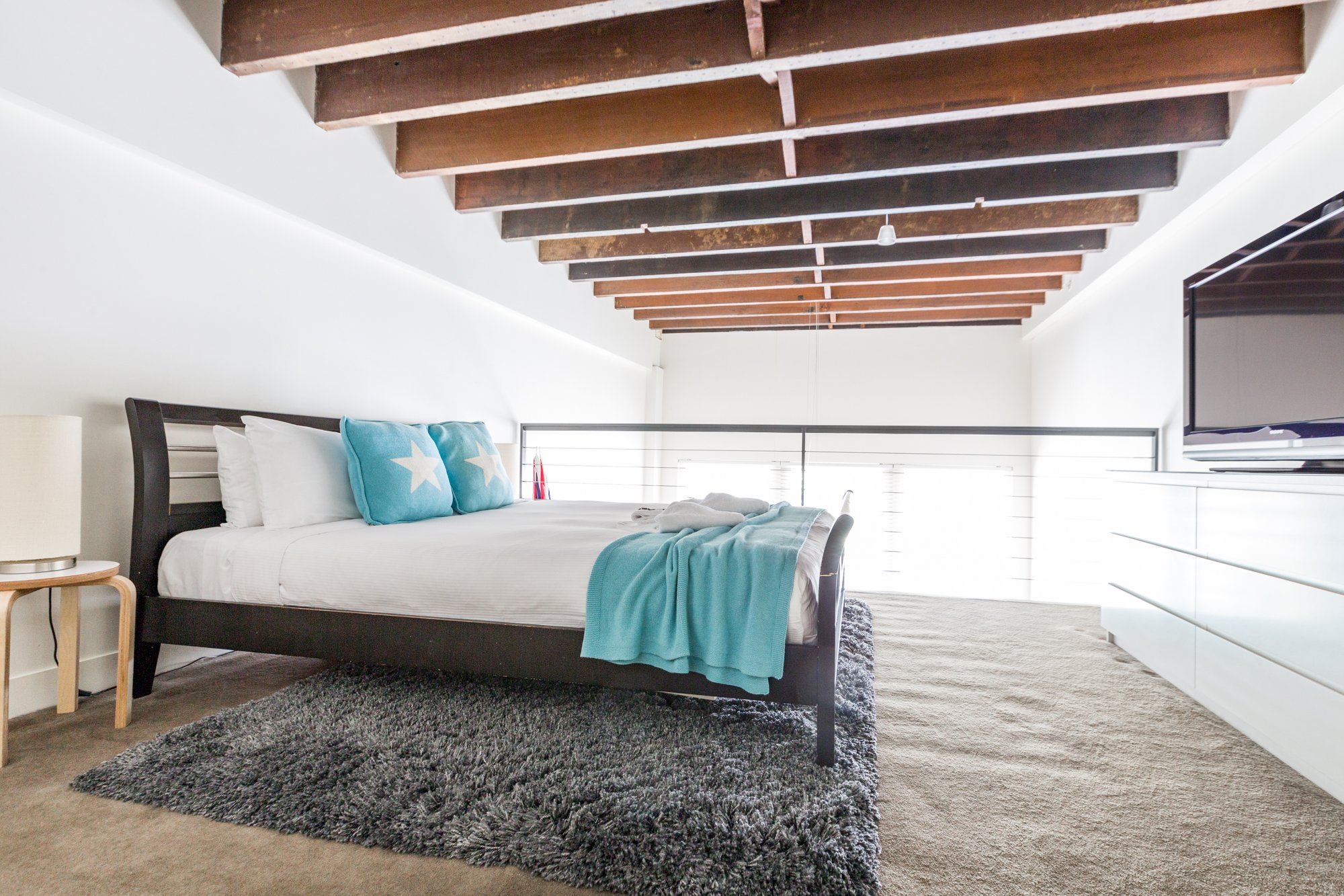 Oversized Designer Warehouse in Surry Hills / City Featured Image 3