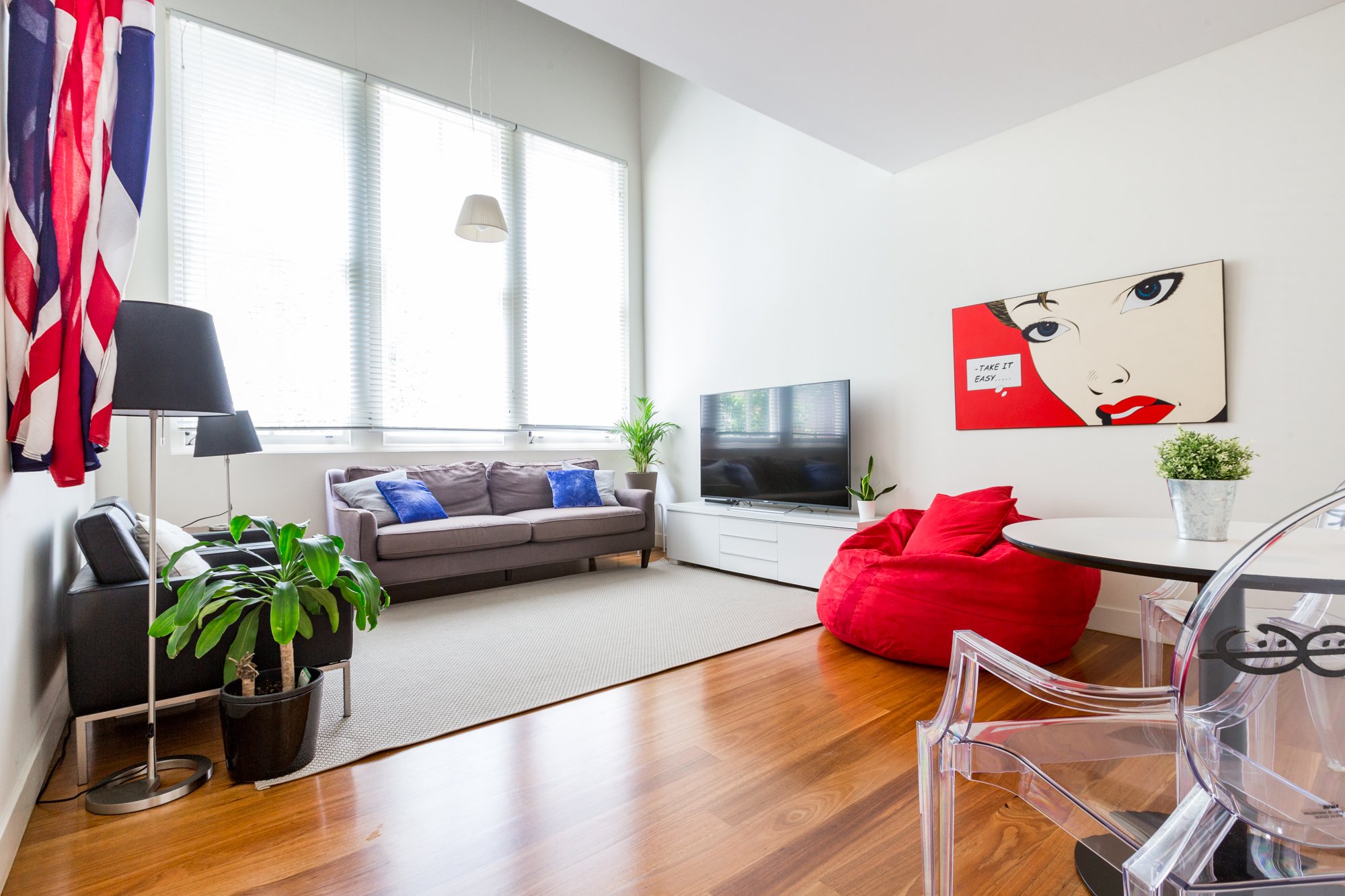 Oversized Designer Warehouse in Surry Hills / City Featured Image 2