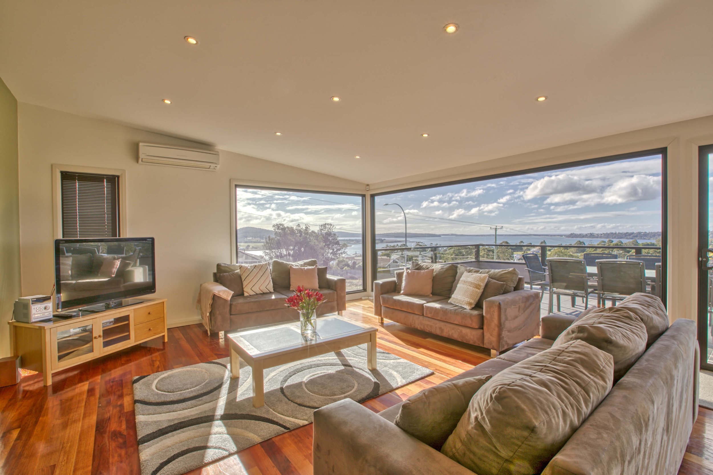 Incredible Views - Georges Bay Luxury Featured Image 1