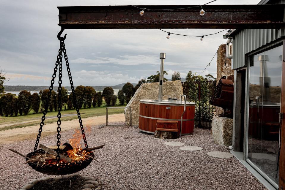 Humbug Bunk House & Hot Tub! Featured Image 3