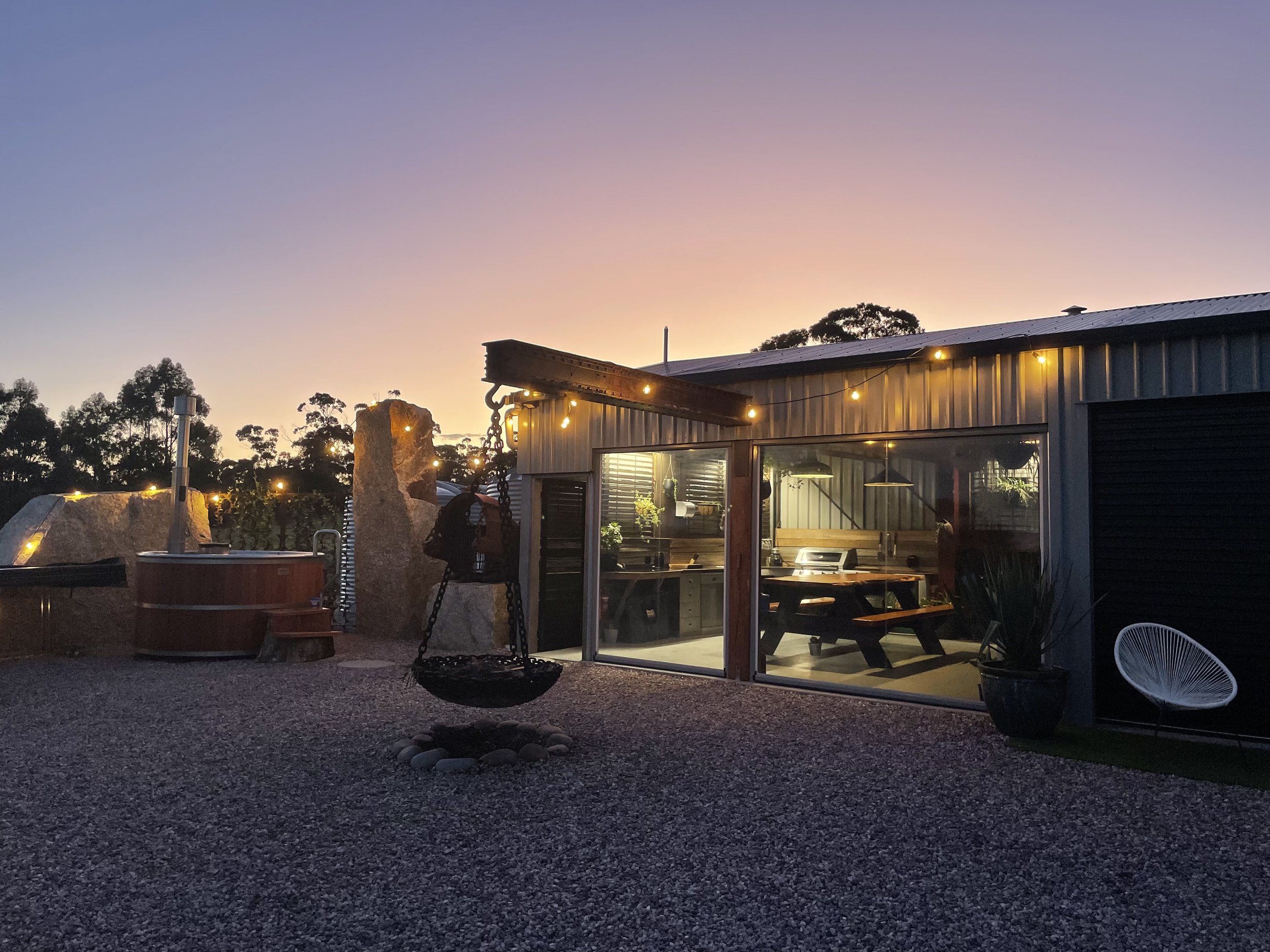 Humbug Bunk House & Hot Tub! Featured Image 2