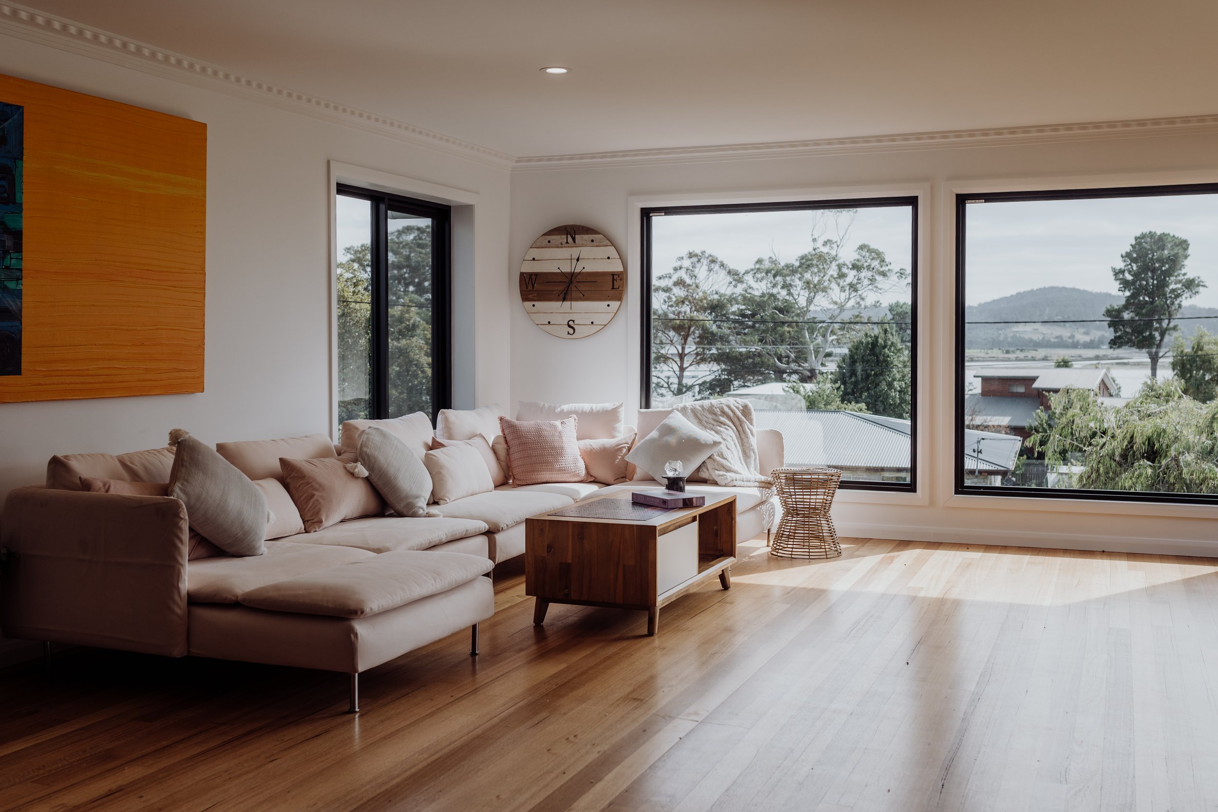 Luxury Coastal Retreat - Short Stroll to St Helens Featured Image 1