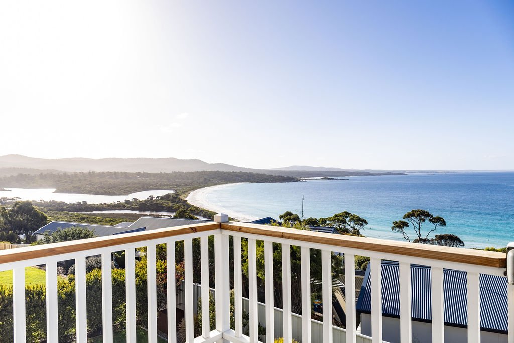 Sweeping Bay of Fires Views - RARE! Featured Image 2