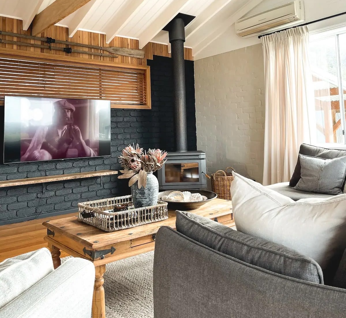 Travellers Rest - Coast Home Near Beach Featured Image 1