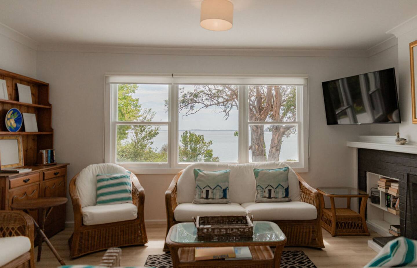 The Little Pearl - Front row at Beauty Bay Featured Image 1