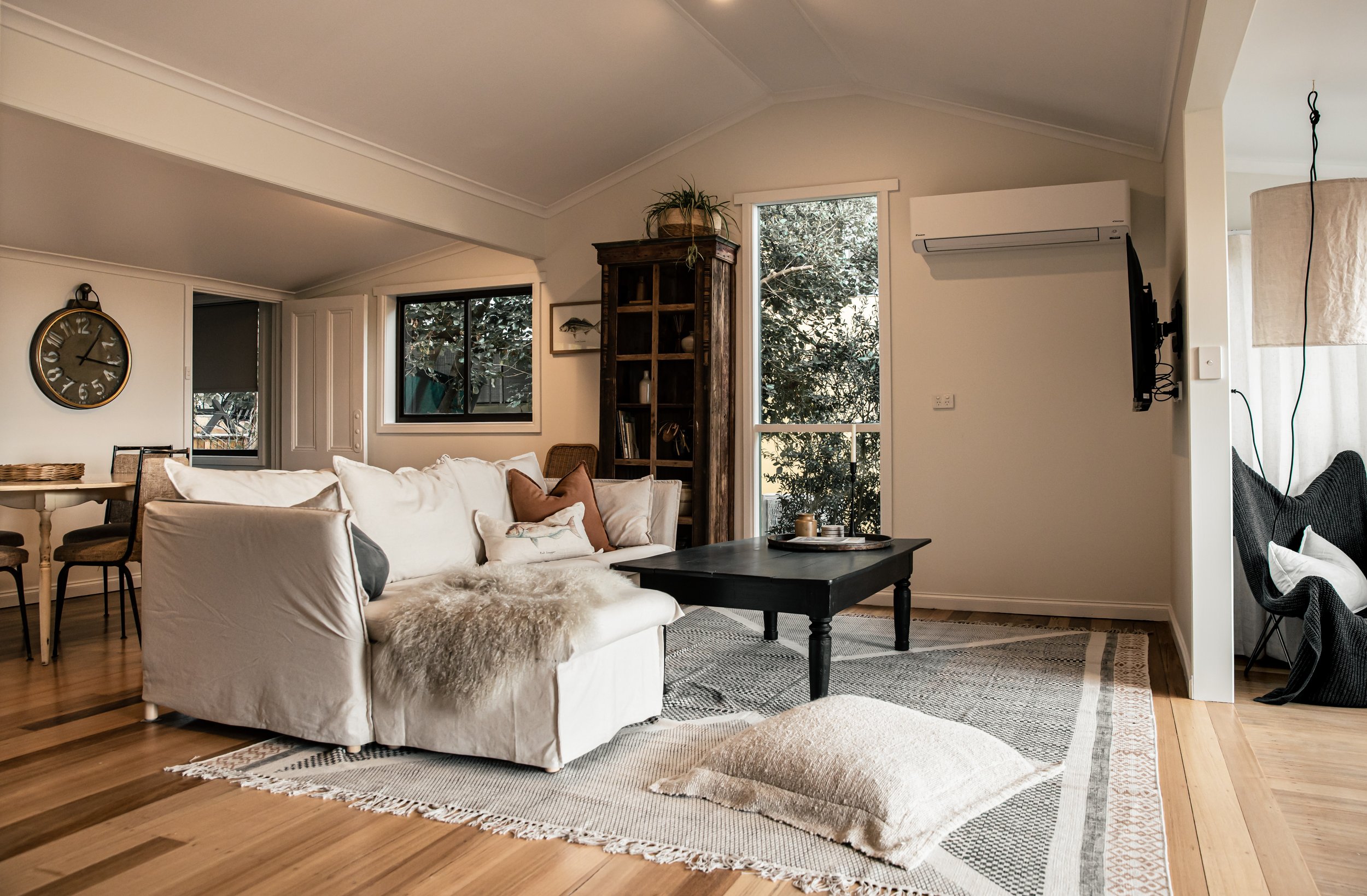 Mr Percival - Cozy Home w/ Ocean View Featured Image 1