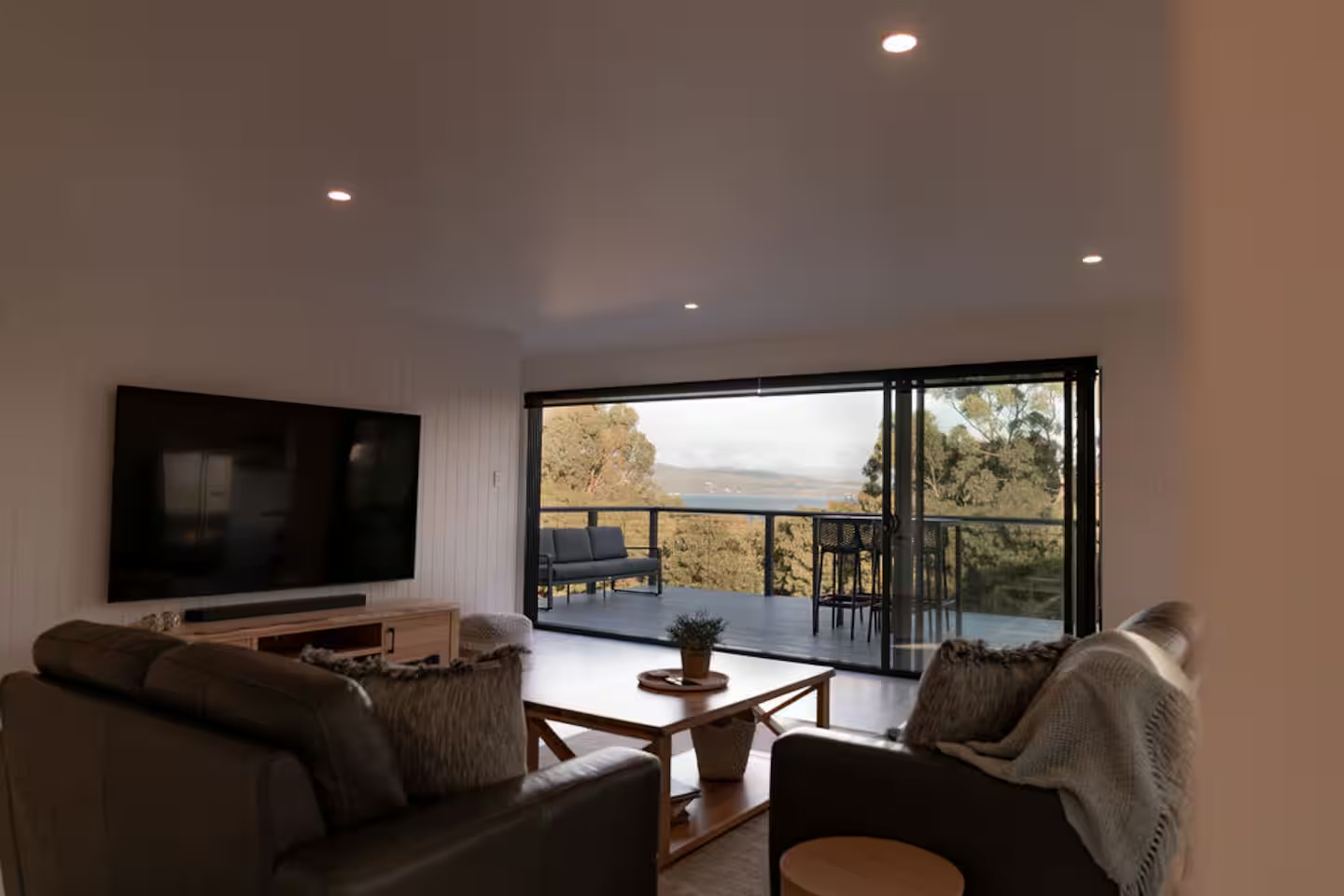 House Peron - Bayside Luxury Featured Image 1