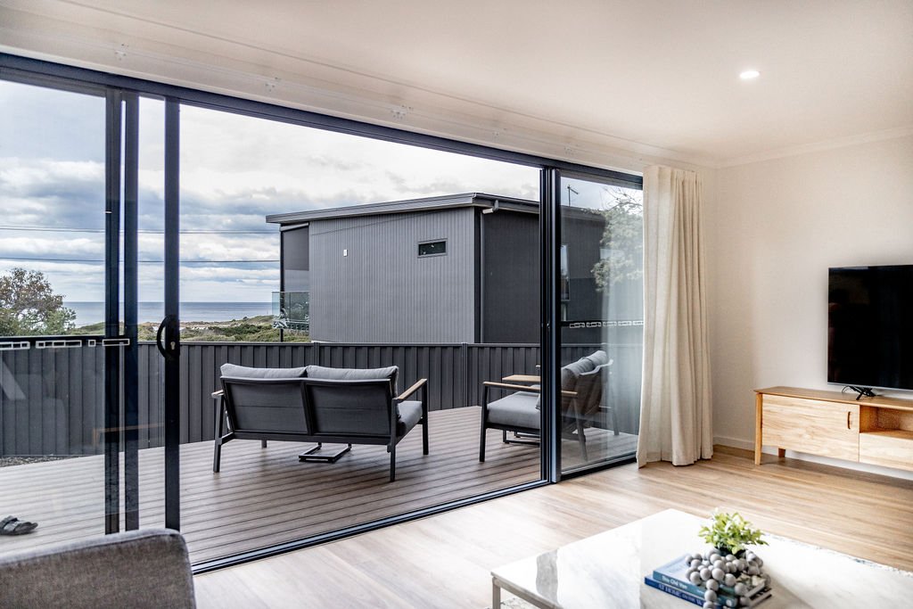 Azure Retreat - Spacious & Convenient Featured Image 1