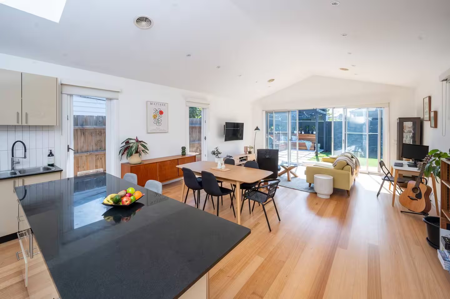 Spacious light-filled 3BD sanctuary in Northcote's featured image