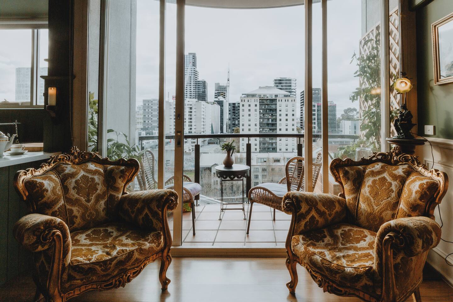 Lola - Indulge in Elegance: Balcony Views, Free Parking's featured image