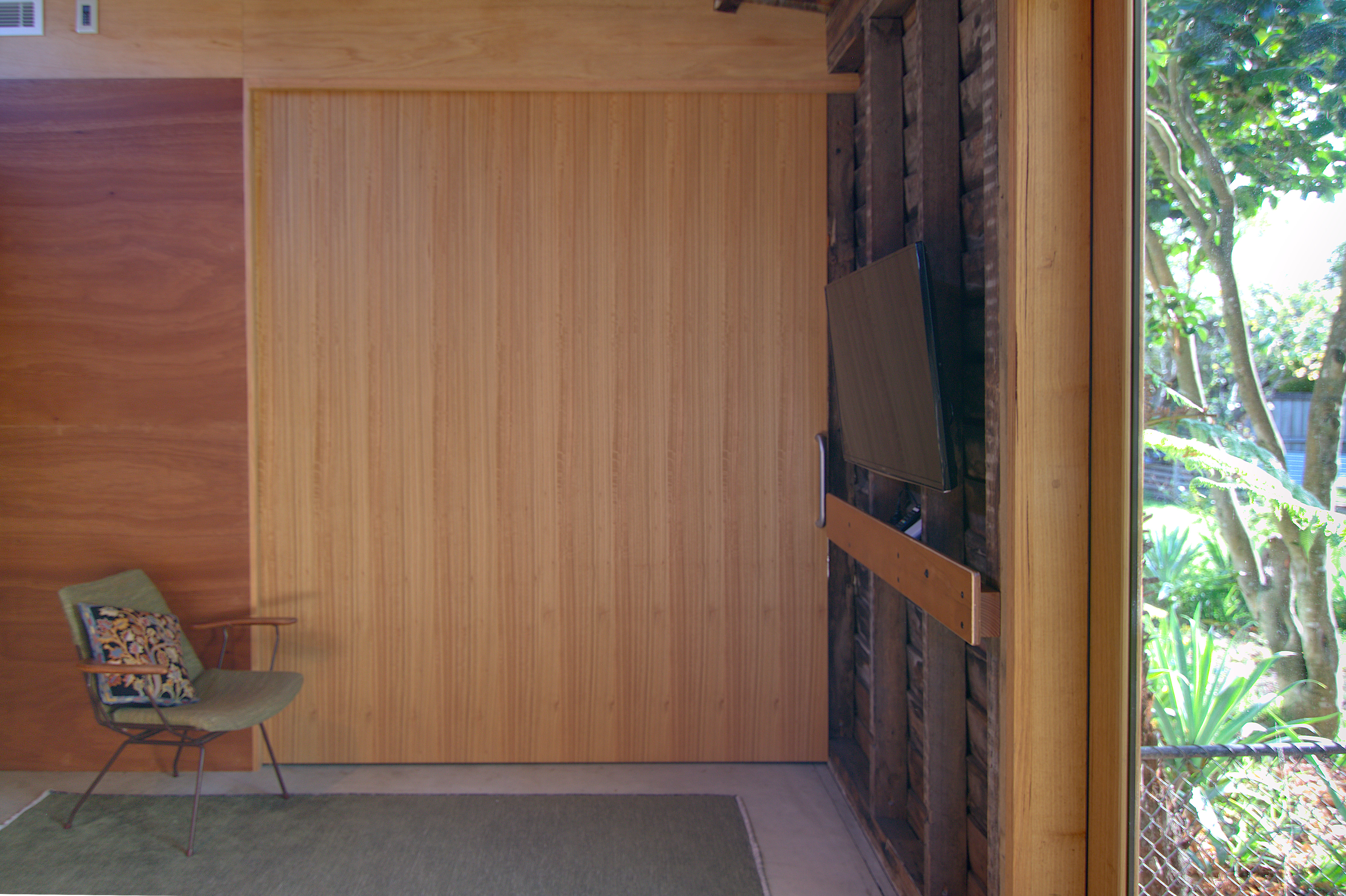 bedroom-alcove-door-closed
