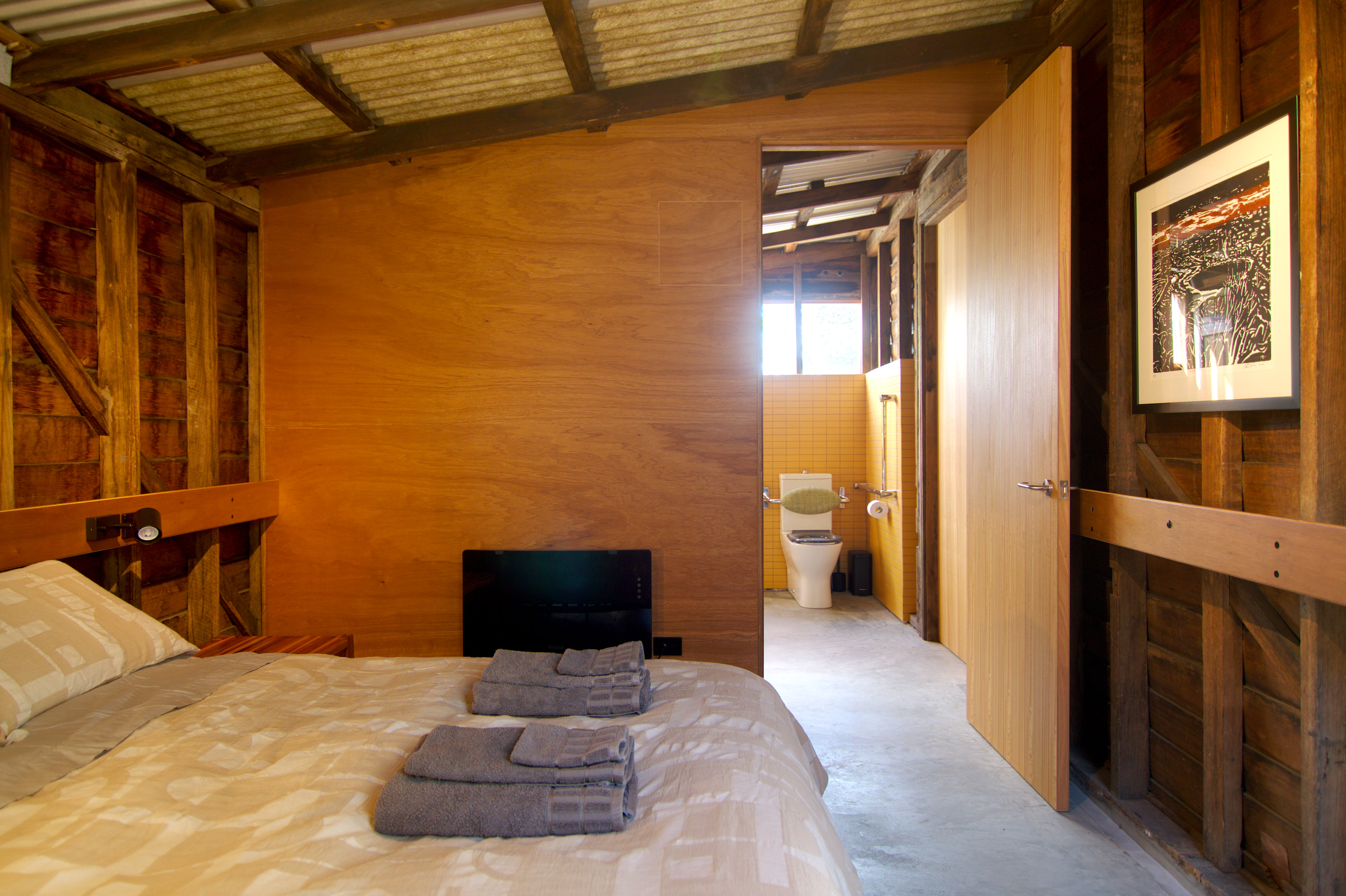 bedroom-main-ensuite-bathroom