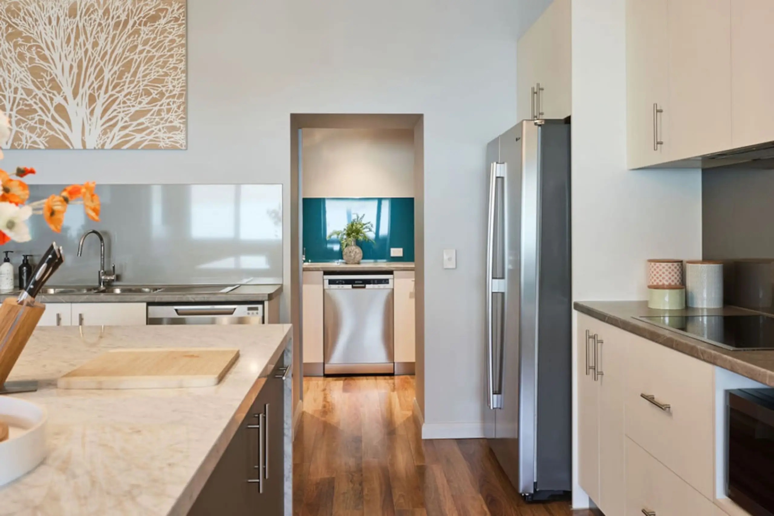 Large CBD apartment with parking Featured Image 2