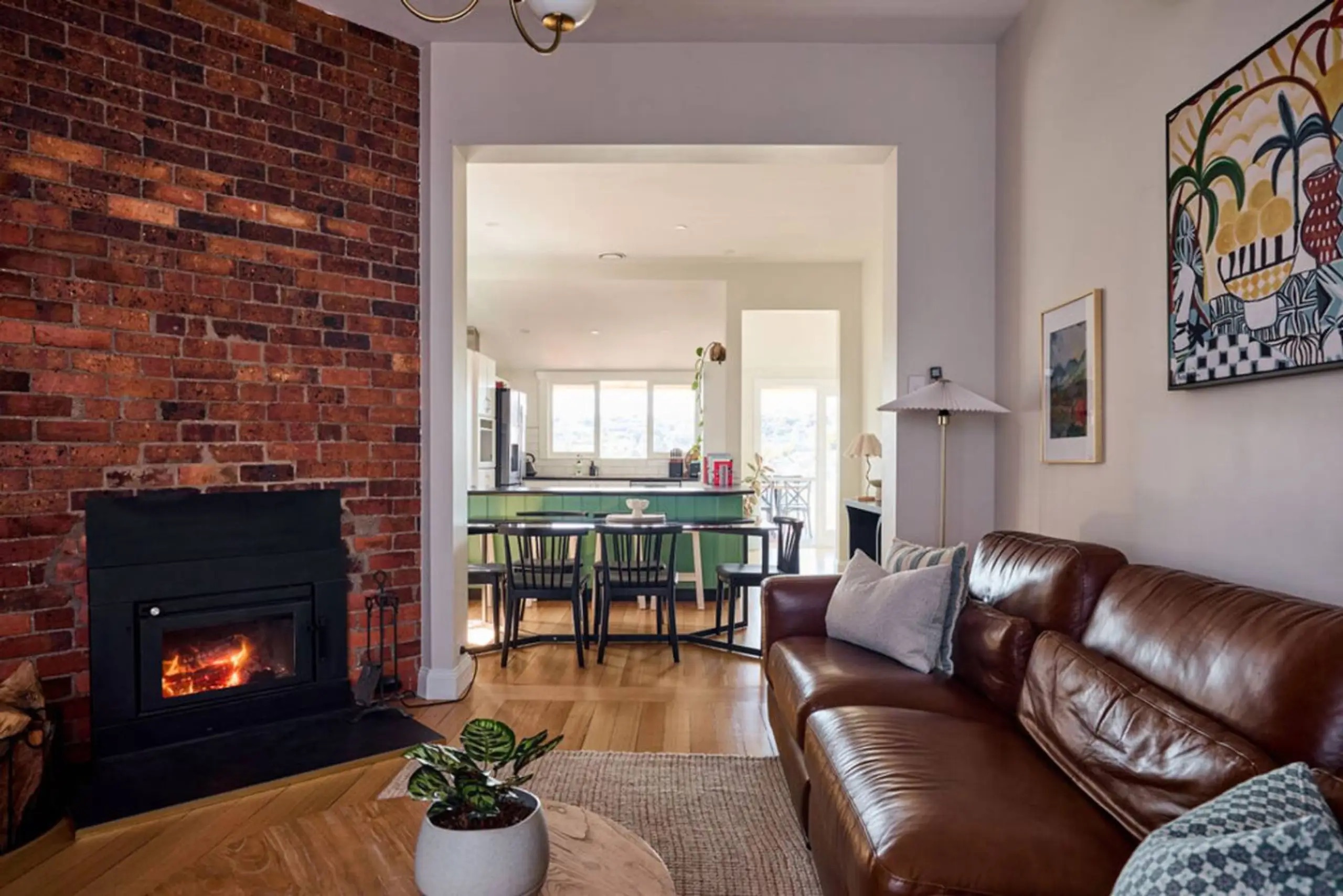 Luxury Family Home Near CBD + Gorge with Fireplace Featured Image 1