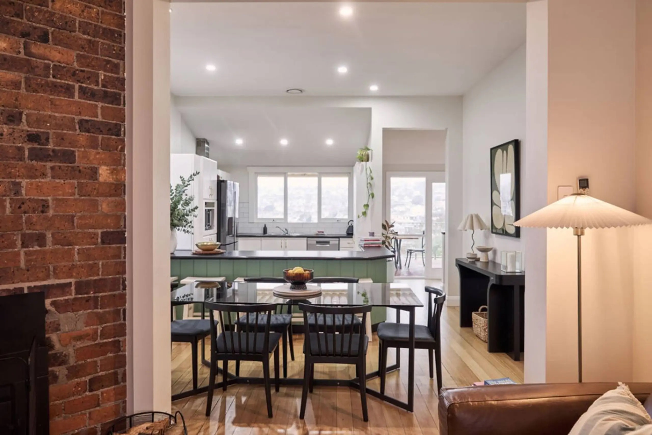 Luxury Family Home Near CBD + Gorge with Fireplace Featured Image 2