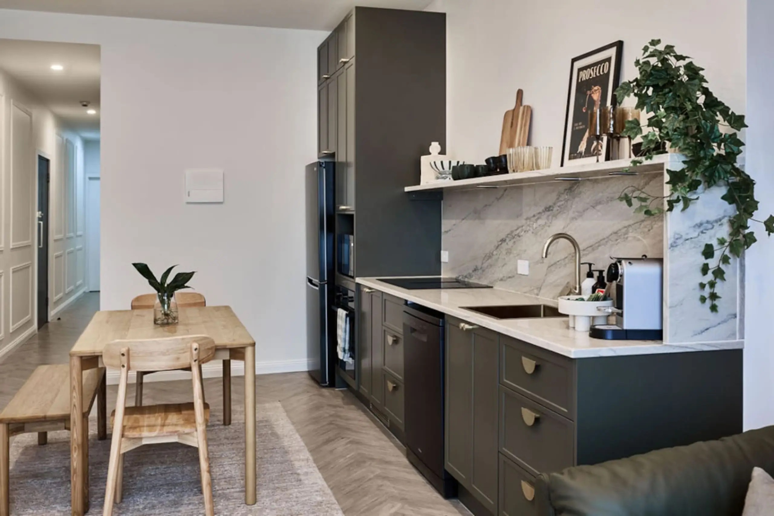 Avenue Apt 2 – Central Launceston Haven + Parking Featured Image 3