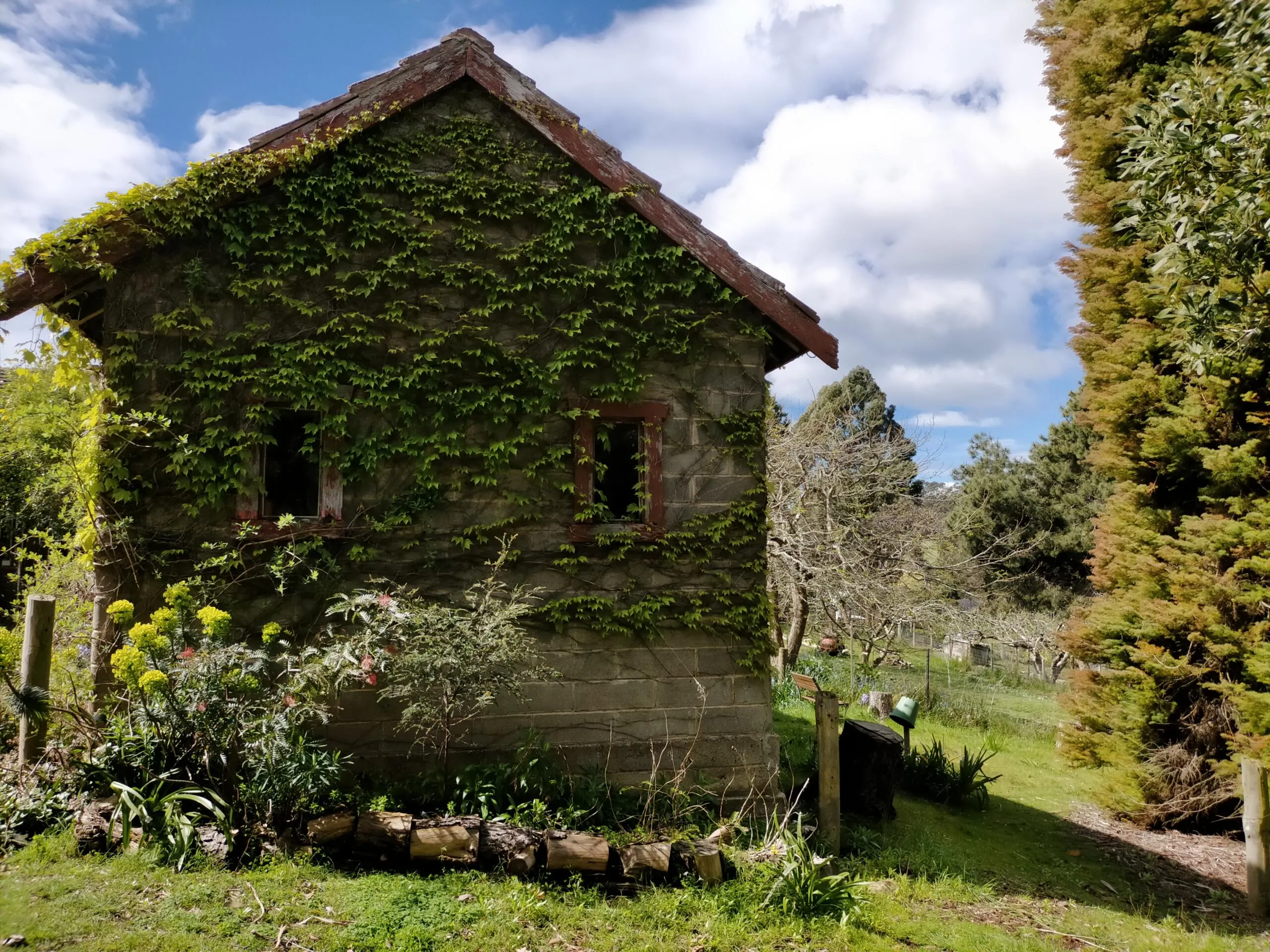 Hideaway Farmlet With Miniature Goats Featured Image 1