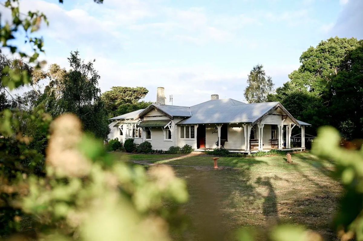 Yalloak House, Riverfront Farmhouse at Birregurra Featured Image 1