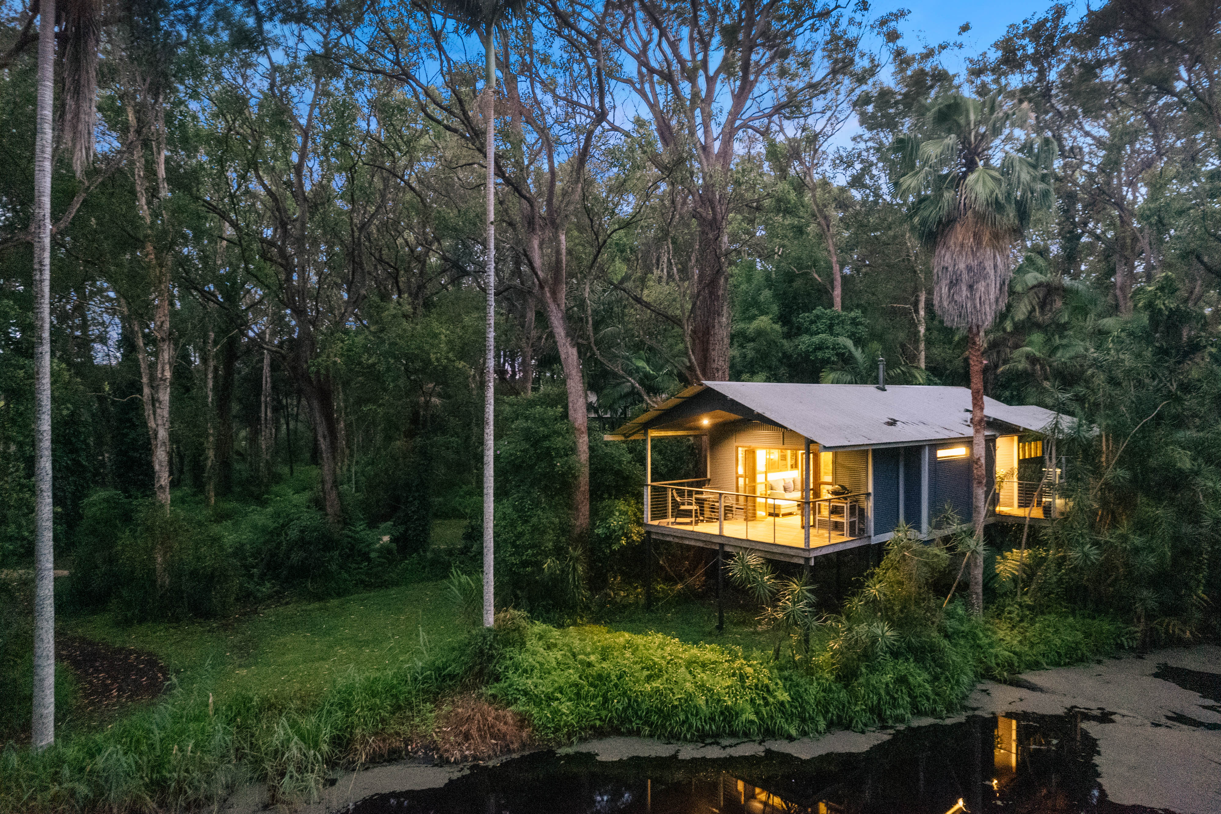 Diamond Waters Treehouse Retreat Featured Image 1