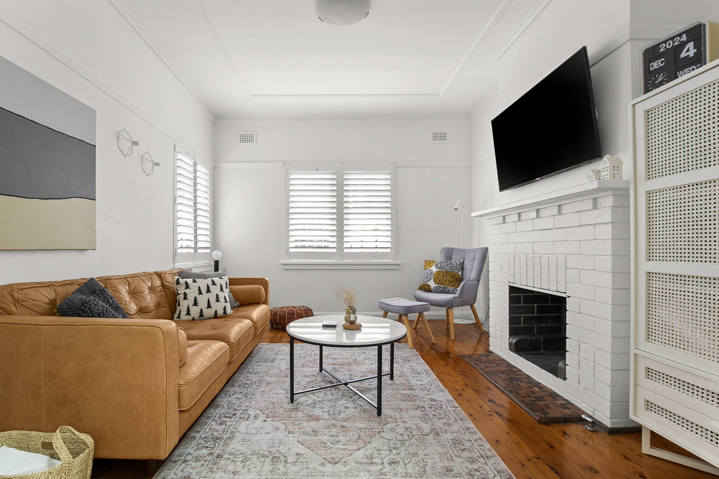 The Oak - Ground Floor Art Deco Apartment's featured image