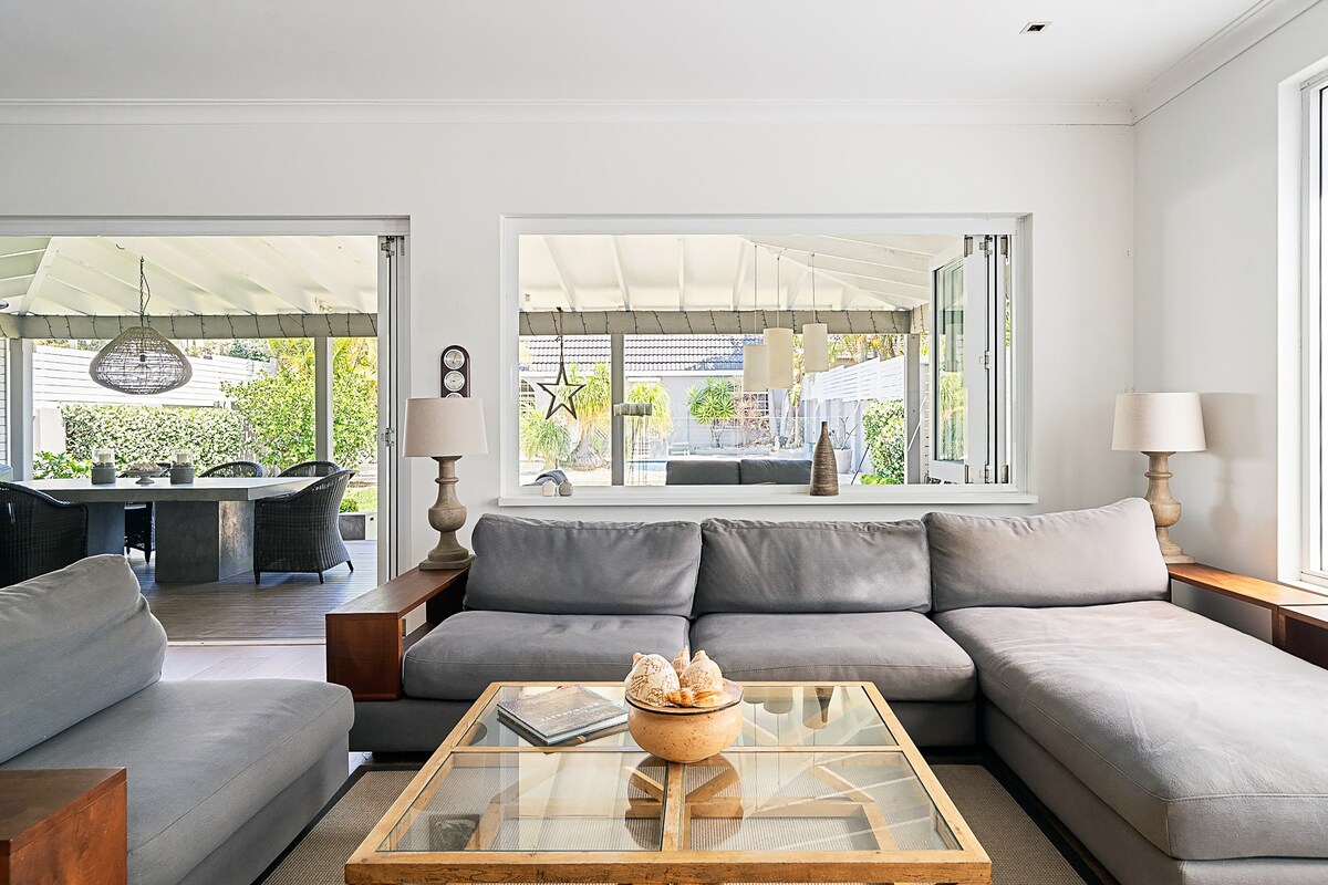 Victoria - Luxury Family Home W/ Pool Near Beach's featured image