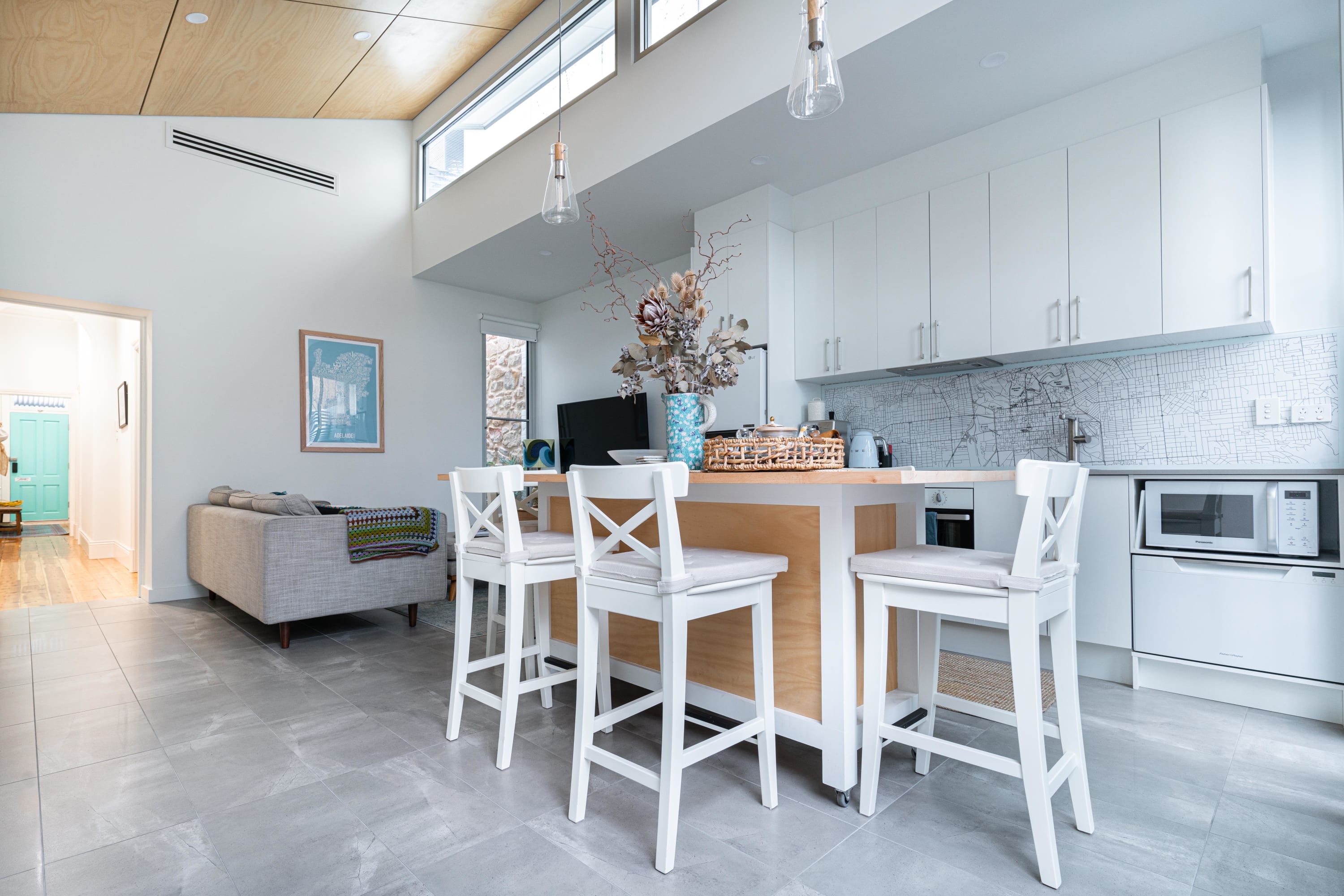 The Blue Door | Luxe Heritage 2BR Cottage in CBD Featured Image 1
