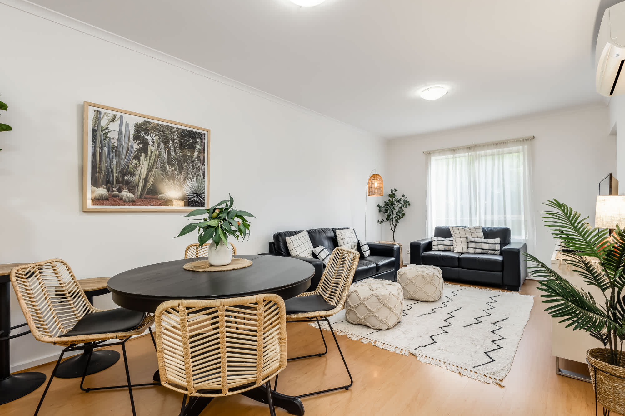 Hurtle Views: CBD, balcony, tennis court Featured Image 1