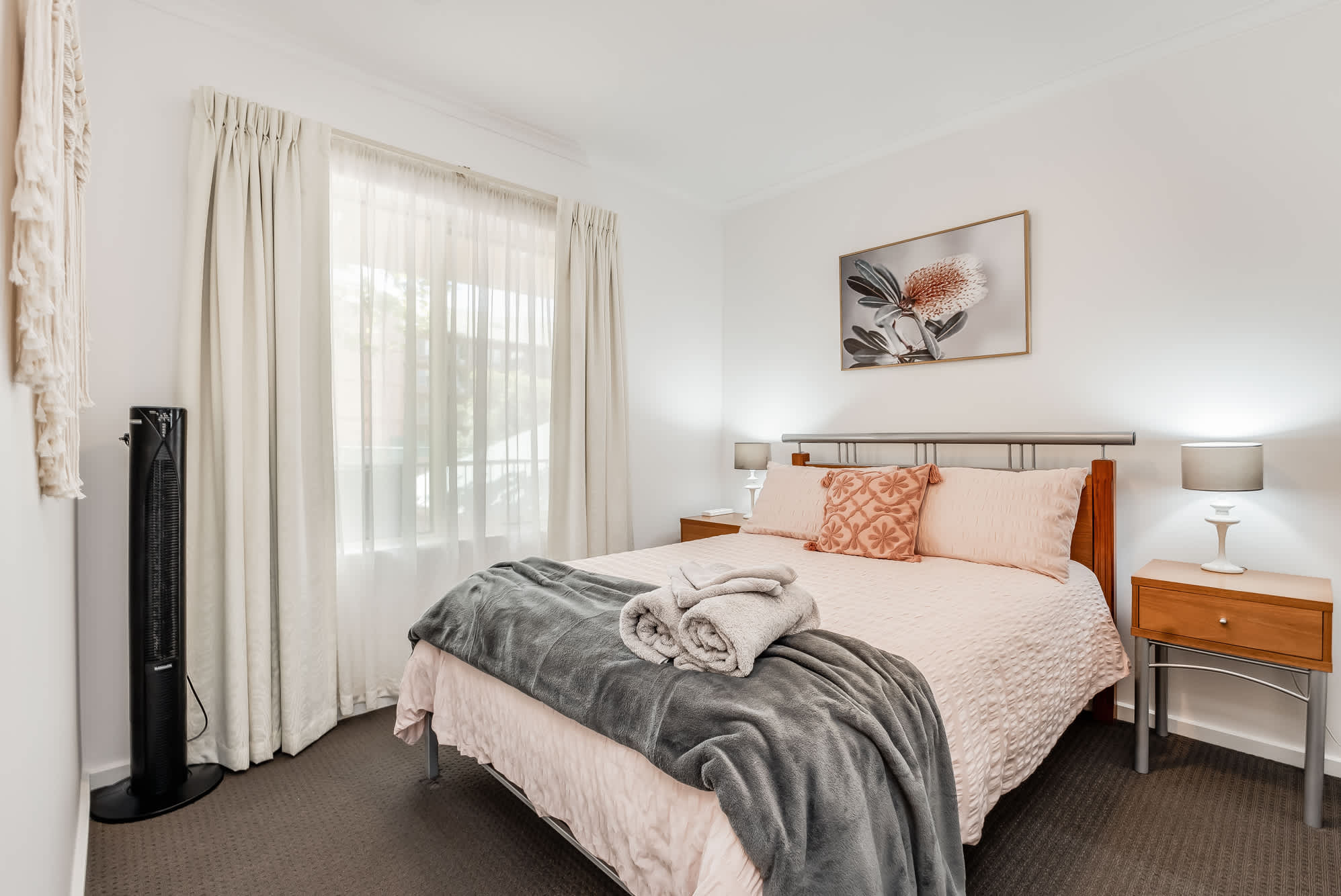 Hurtle Views: CBD, balcony, tennis court Featured Image 2