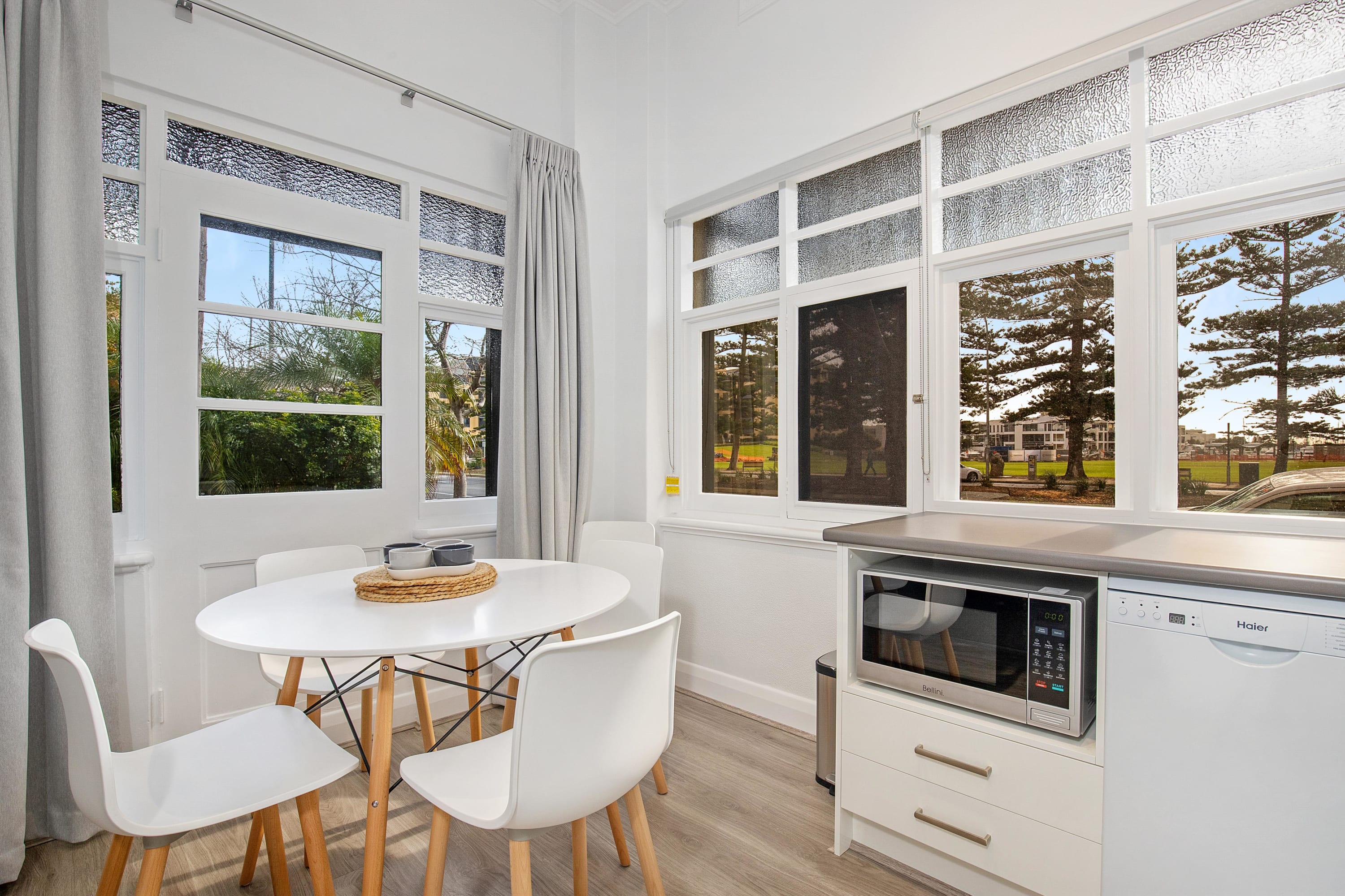 Large Ground Floor Apartment | Park View | WIFI Featured Image 1