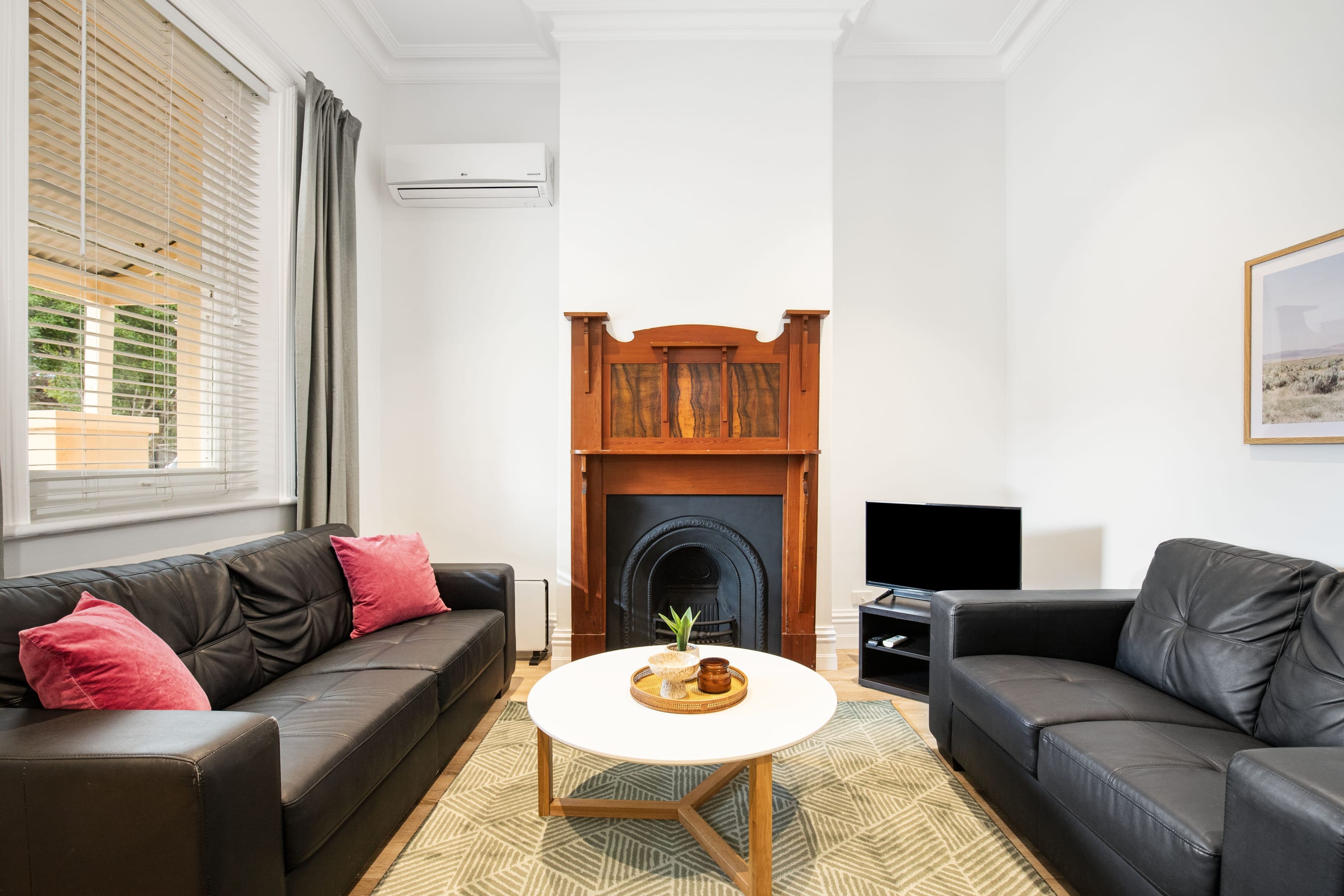 Beachside Cottage Glenelg Sth | Pets Welcome Featured Image 1