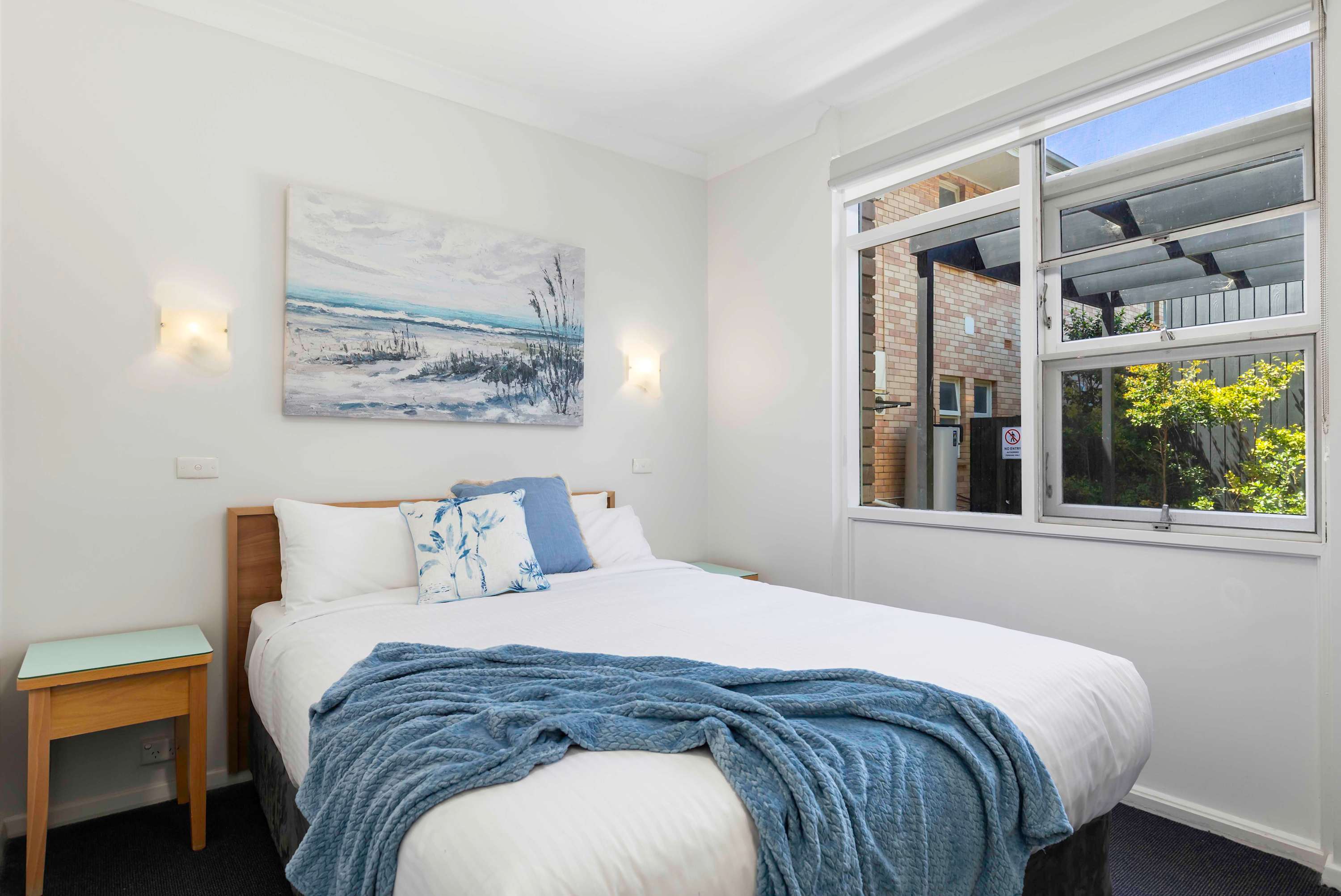 Betty's Bayside Retreat | 1BRM Glenelg Featured Image 1