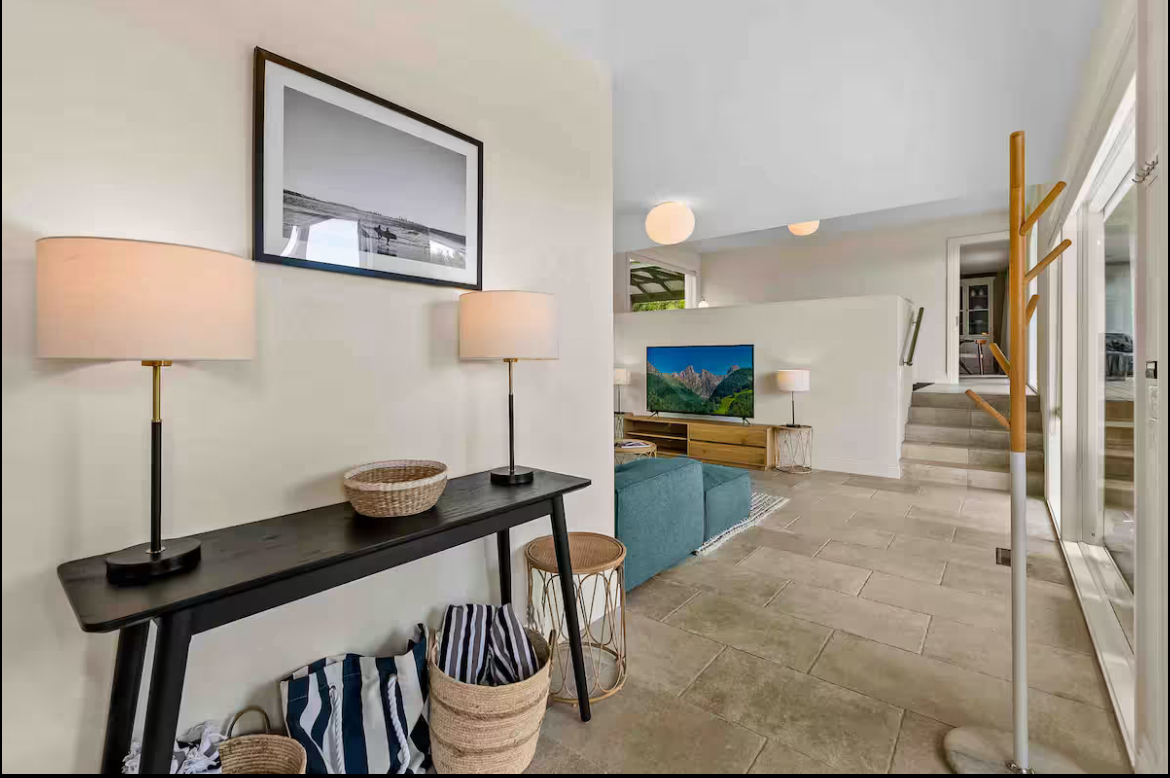 Spacious Home with Ocean Views Featured Image 3