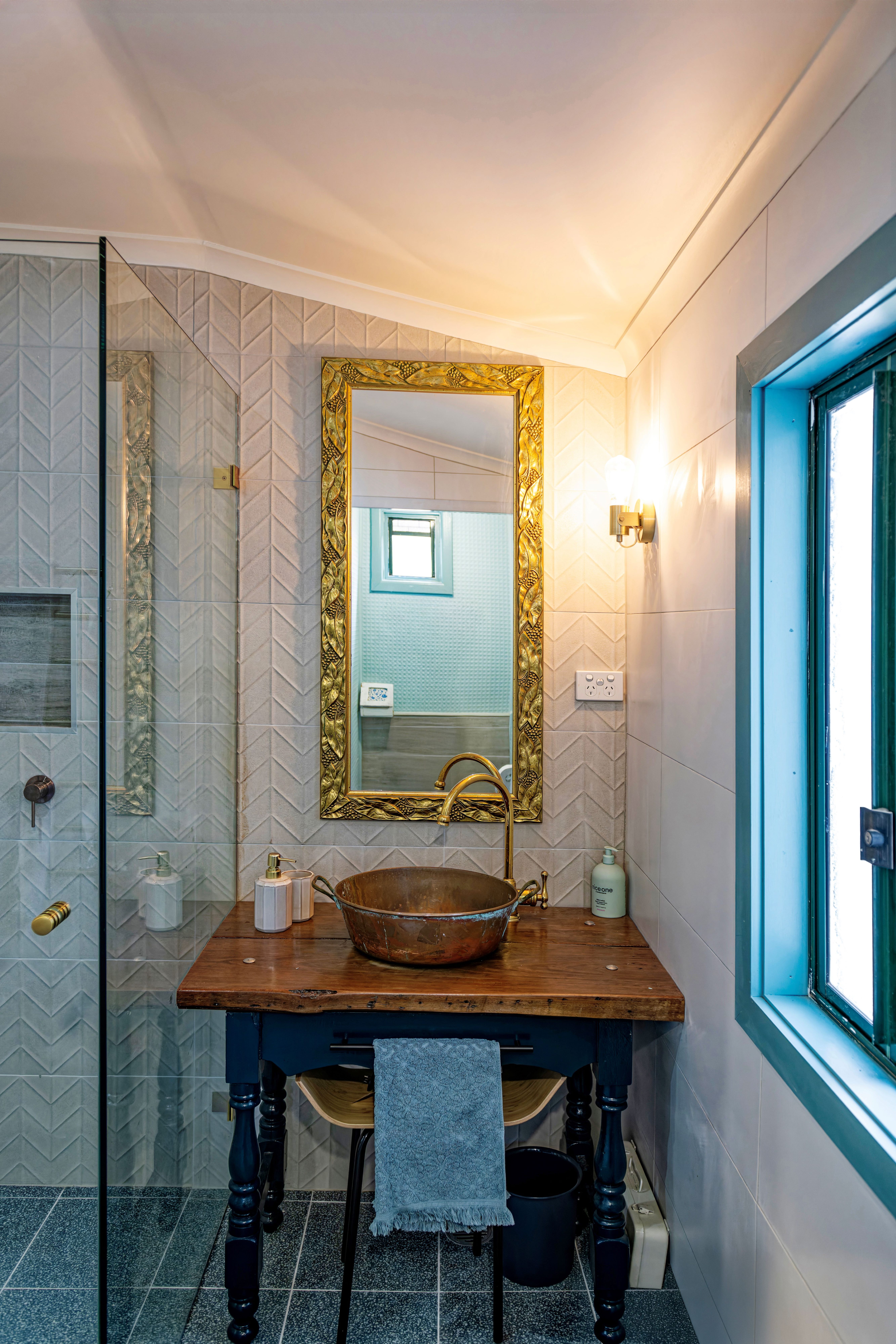 Bathroom vanity 9ZZ_4234