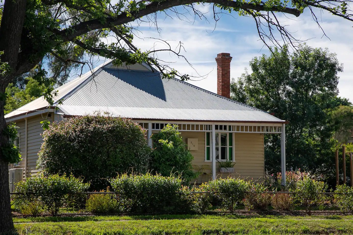 The Botanist's Retreat - Central. Period charm.'s featured image