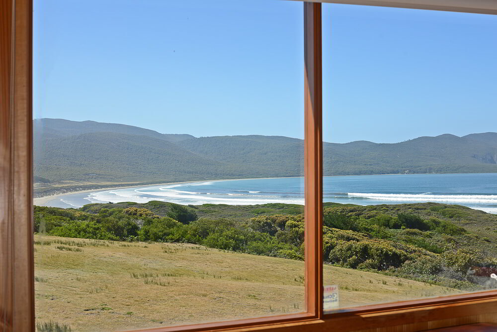 cloudy-bay-villa-window-beach-1000x667-28DSC3178