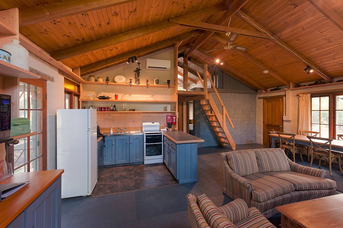 Cloudy Creek Cottage - Serenity, views & nature! Featured Image 1